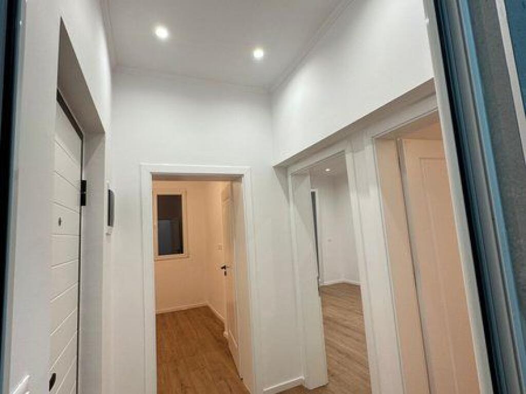 In vendita, Appartamento 2+1, Via Mine Peza, Tirana.