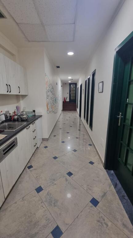 🏢 Ambient Biznesi për Shitje – Sheshi Wilson, Tiranë