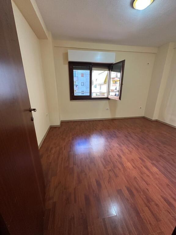 Apartament me Qira 2+1 – Komuna e Parisit