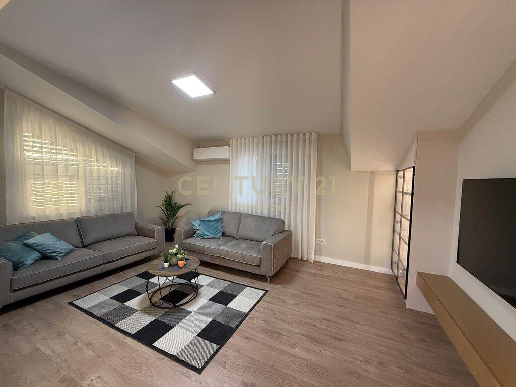 AFFITTASI TERZO PIANO DI UNA VILLA MODERNA + POSTO AUTO, NELLA CITTÀ STUDENTI! 1.000 € /Mese