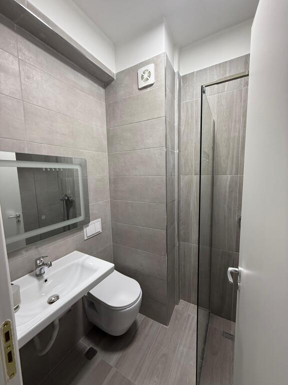 Jepet me Qira Apartament 2+1+2 në Don Bosko, tek Trio