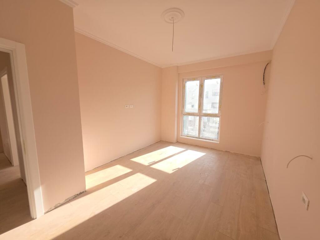 AFFITTASI 2+1 CON 2 BAGNI+POSTO AUTO PER UFFICIO. COMUNE DI PARIGI.