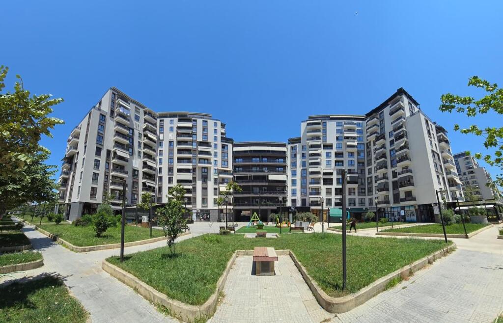 Shitet Apartament 2+1+2 tek Fusha e Aviacionit