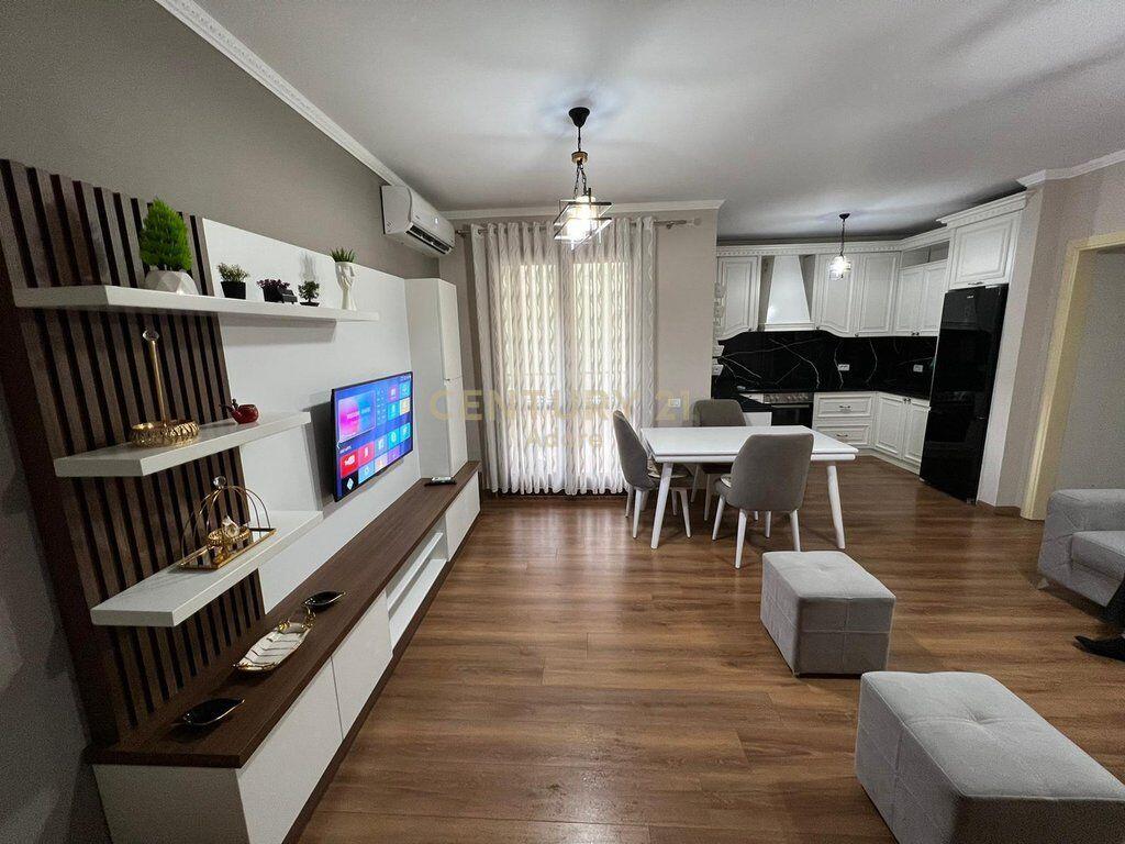 Appartamento 2+1+2 in Affitto presso il Giardino Botanico, Tirana