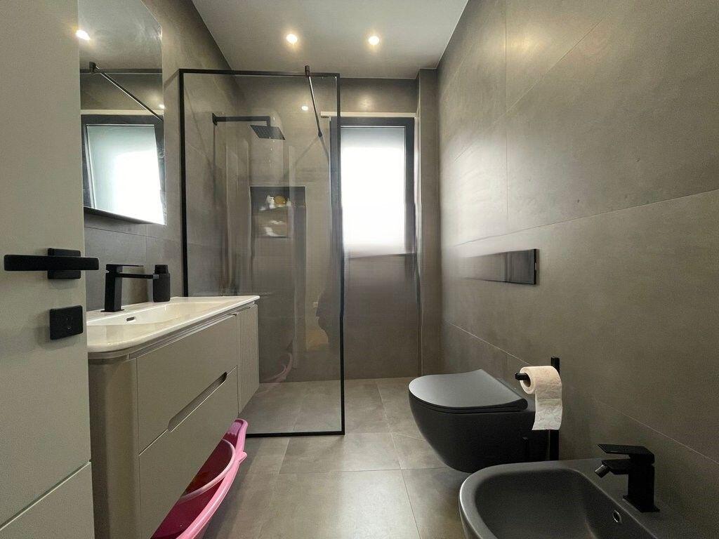 RENT, APARTMENT 2+1+2+PARKING IN DRY LAKE!