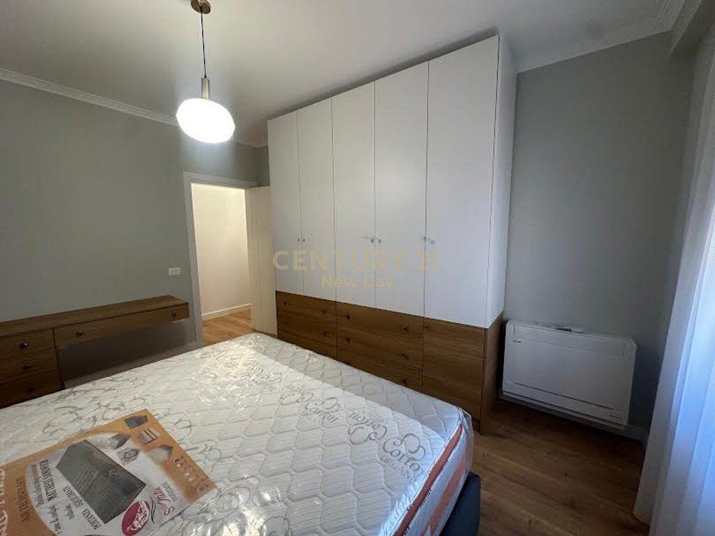 Jepet me qira apartament i sapomobiluar te Pazari Ri.