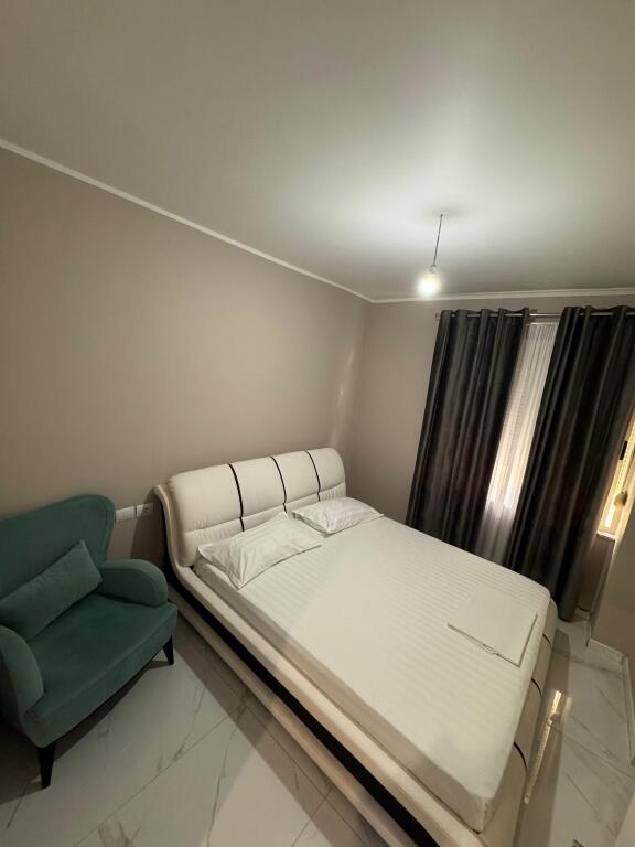 !!!Apartament 1+1 me qira afatgjatë – Rrota e Kuqe, pranë Ajsel Hotel!!