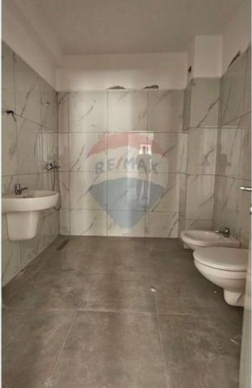 Vendesi in vendita 2+1+2 a Laprak