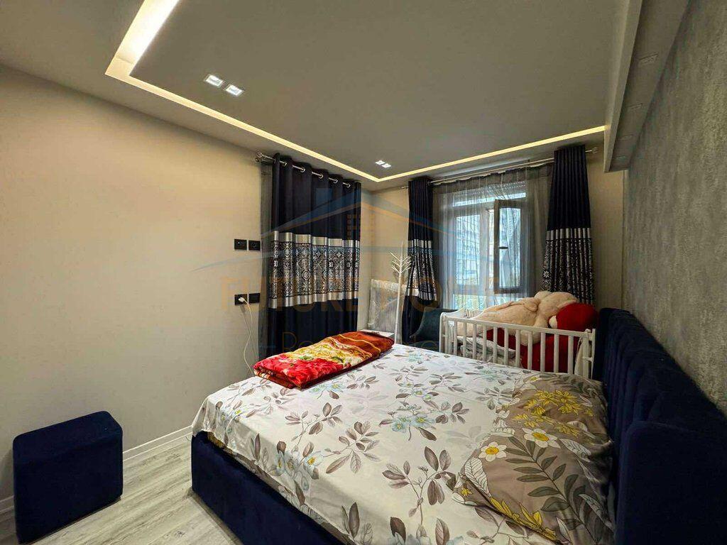Shitet Apartament 2+1, Komuna e Parisit
