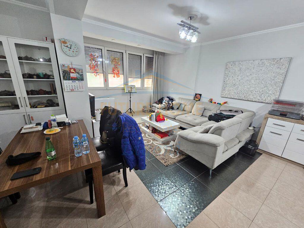 Shitet Apartament 3+1+2, Rruga e Kavajes