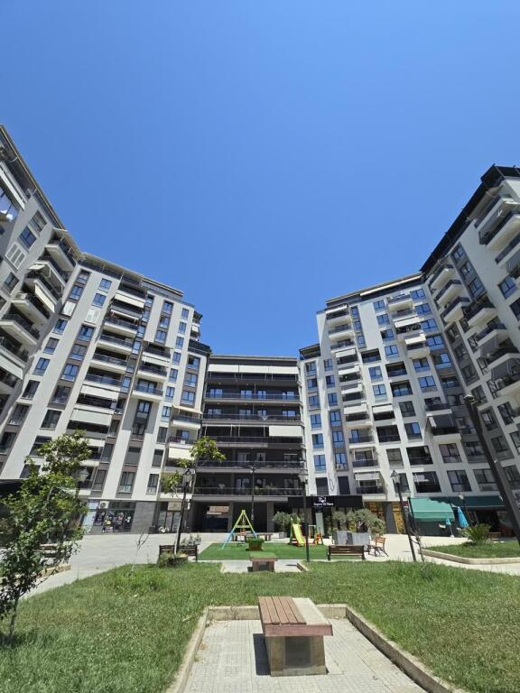 Shitet Apartament 2+1+2 tek Fusha e Aviacionit