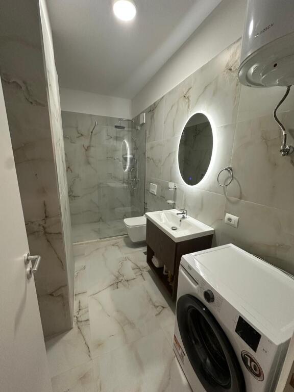 🏢 APARTMENT FOR RENT – CENTER OF TIRANA (Zogu i Zi, near Rrtondo, opposite Ring Center)  Apartment 2+1 for rent, with an area of 77 m², located on the 8th floor of a new building with elevator. ✅ Fully furnished with modern conditions ✅ Offered for rent for the first time ✅ Very favorable location – close to every service  💶 Price: 1000 € / month