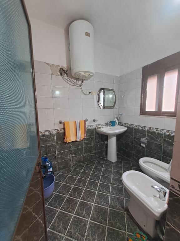 2+1,piano villa arredato, Laprake prezzo 500 mila lek