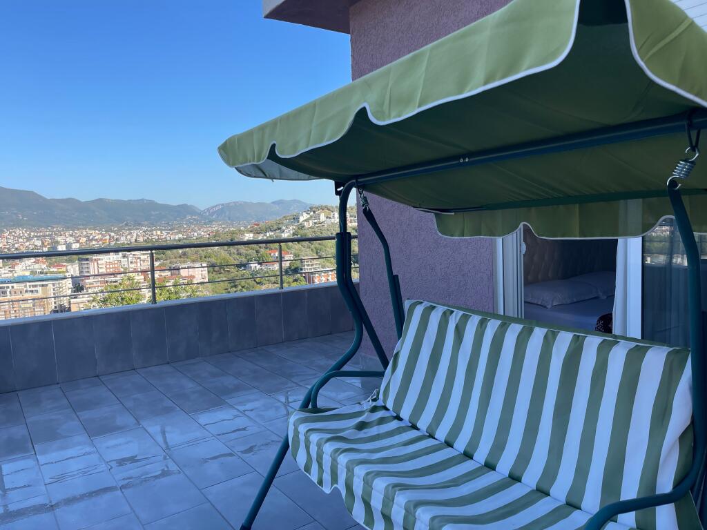 Appartamento di lusso 2+1 con balcone panoramico a 360 gradi presso il Lago Secco