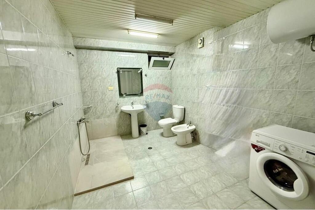 APARTAMENT 2+1 PËR QIRA NE BLLOK !