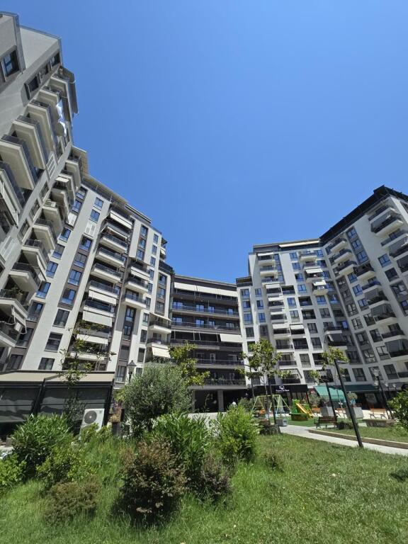 Shitet Apartament 2+1+2 tek Fusha e Aviacionit