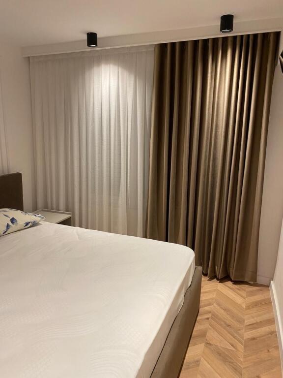 Shtepi private me qira siper Ish Tregut Elektrik