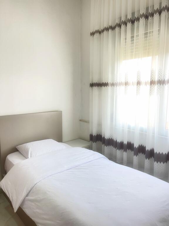Apartament 2+1 me mobilim modern ne Unazen e Re, Astir.