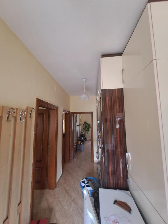 2+1,piano villa arredato, Laprake prezzo 500 mila lek