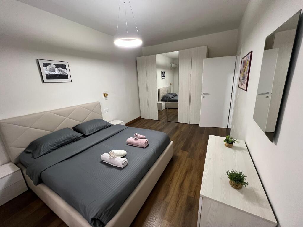 Apartament 2+1 per qira te Sheshi Willson