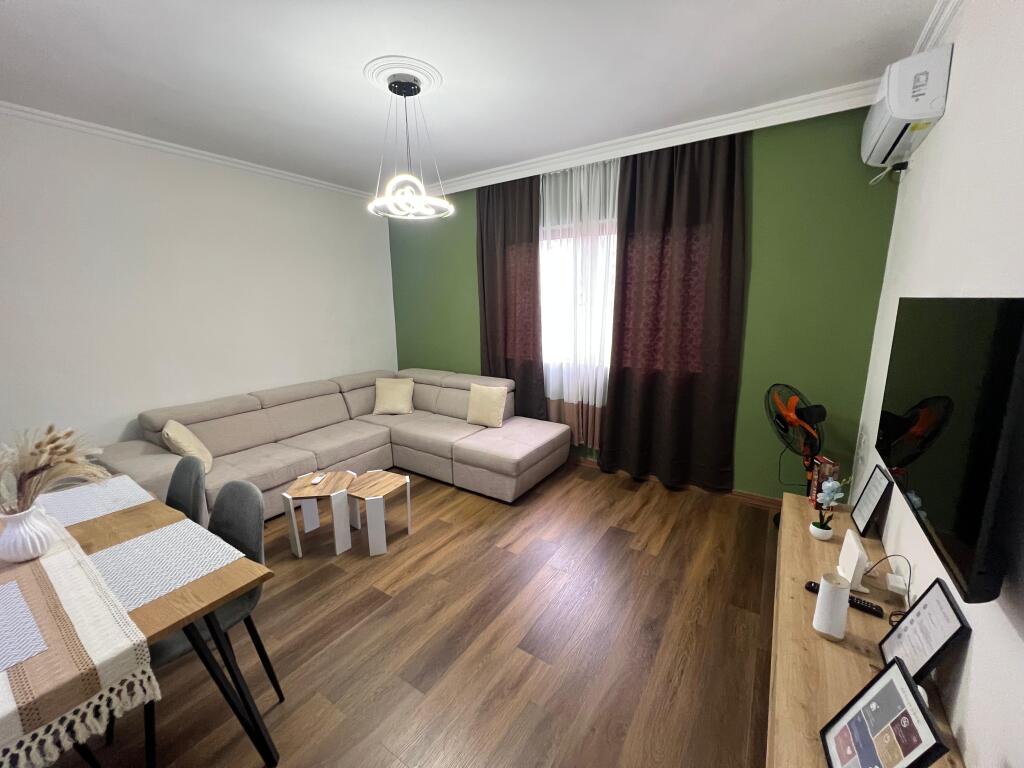 Apartament 2+1 per qira te Sheshi Willson