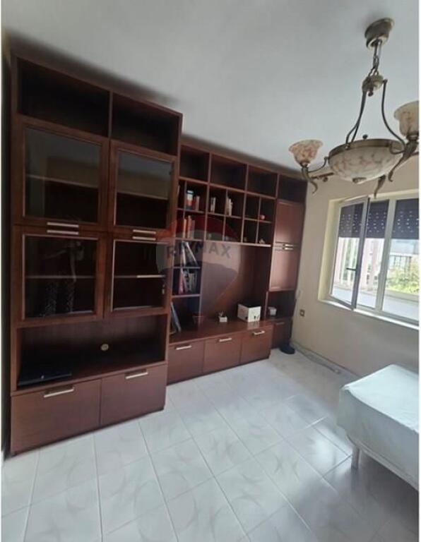 Jepet me Qira Apartament 3+1 te Shkolla e Baletit