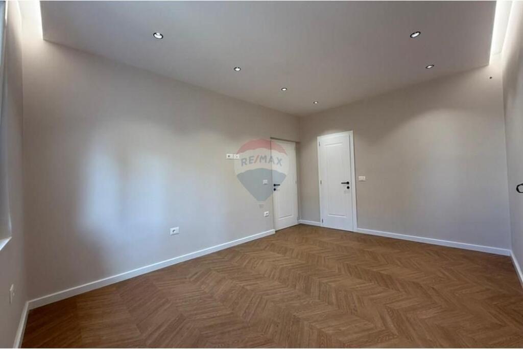 Ne shitje apartament 2+1 Rr.Myslym Shyri!