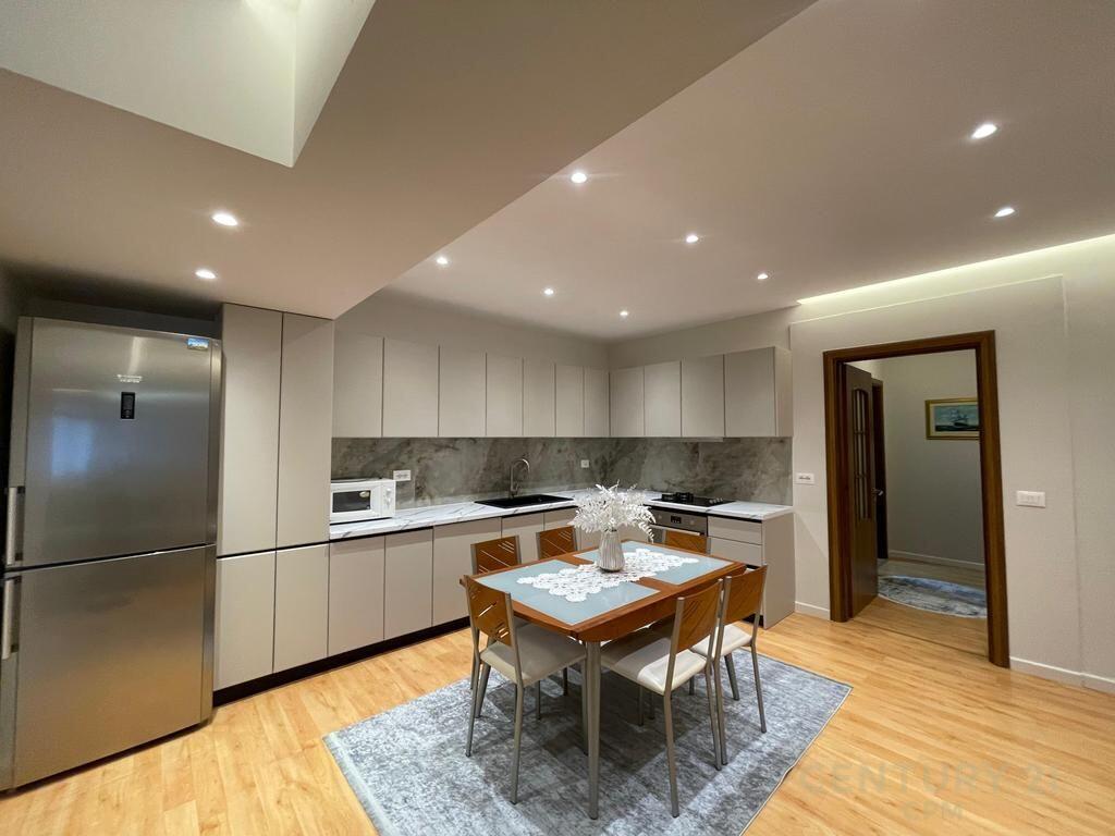 Apartament 2+1 per qira ne Bllok!