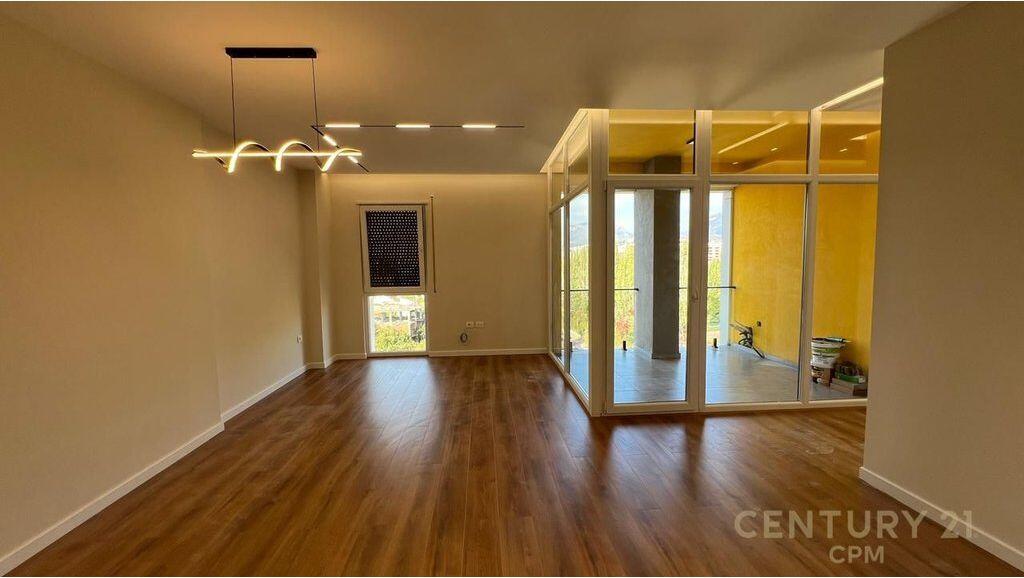 SHESIM APARTAMENT 2+1+2 TUALETE + POST PARKIMI PRANE BULEVARDIT TE RI !