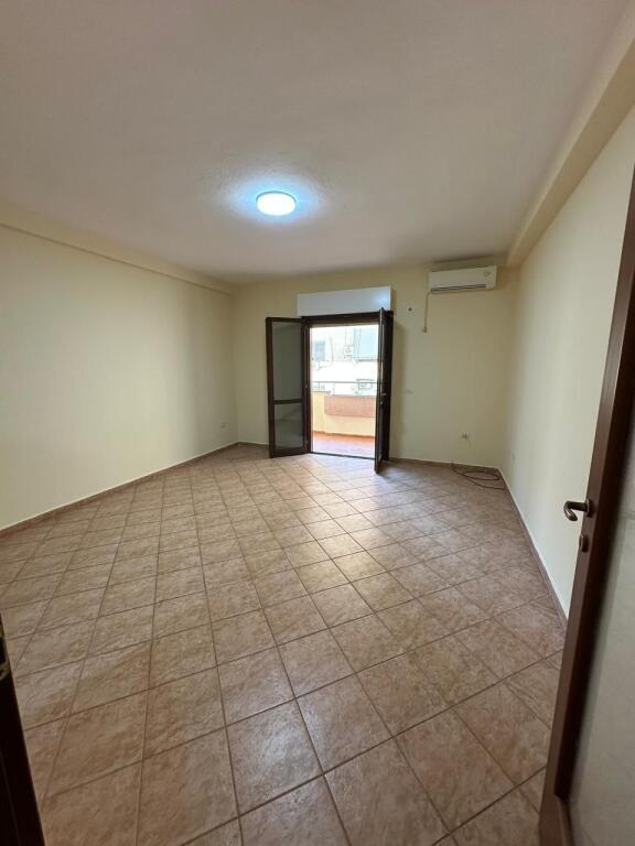 Apartament me Qira 2+1 – Komuna e Parisit