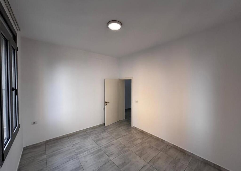 OFFICE FOR RENT - NEAR THE MEDRESEJA