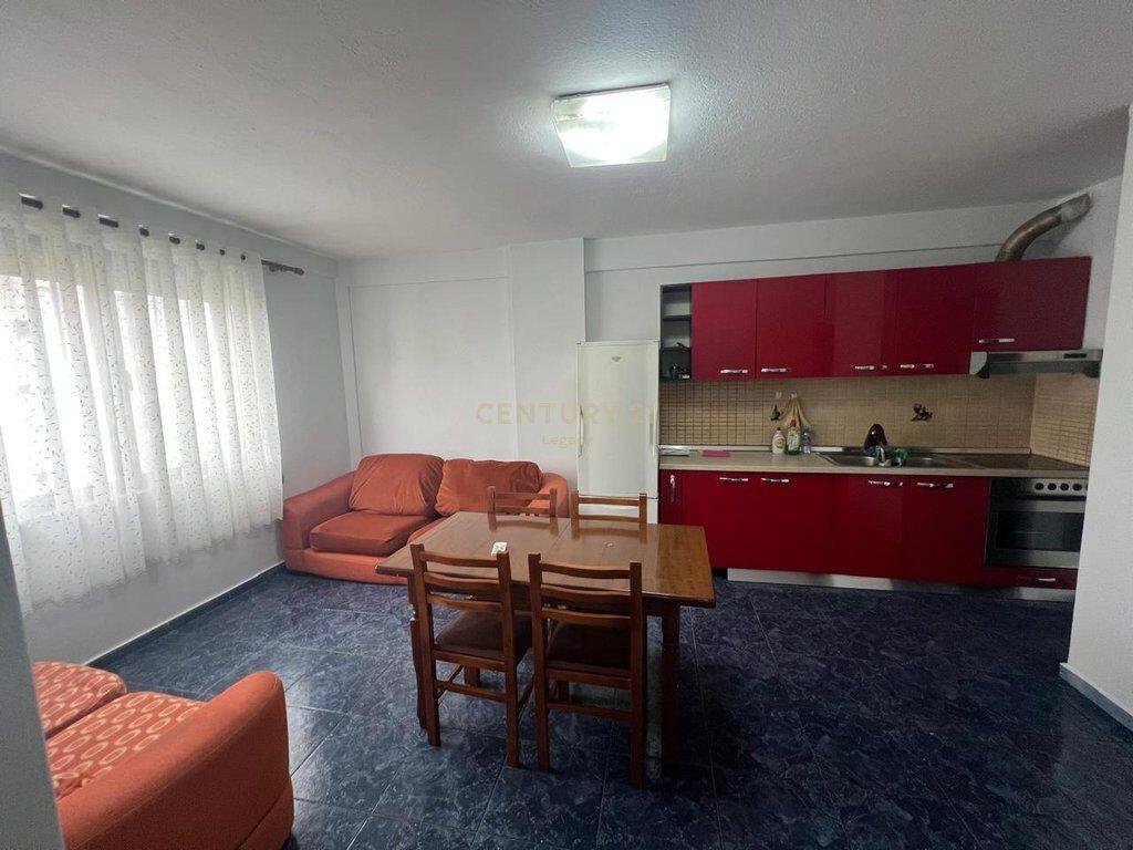 🏢 Jepet me Qira Apartament 1+1 – Bulevardi Zogu i Parë, tek New York