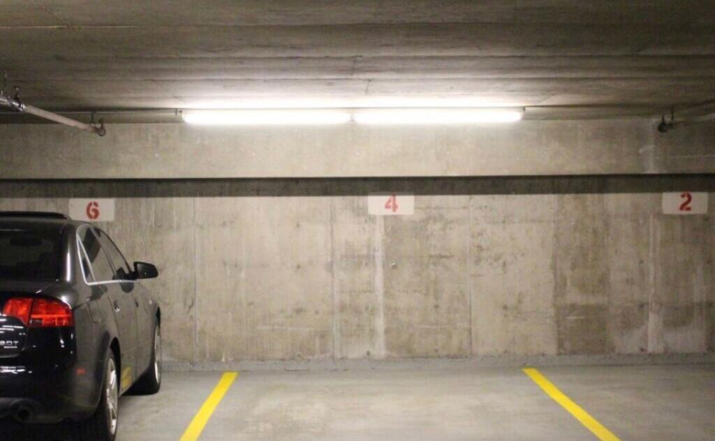 Shitet Post Parkimi Colonnade, Laprake