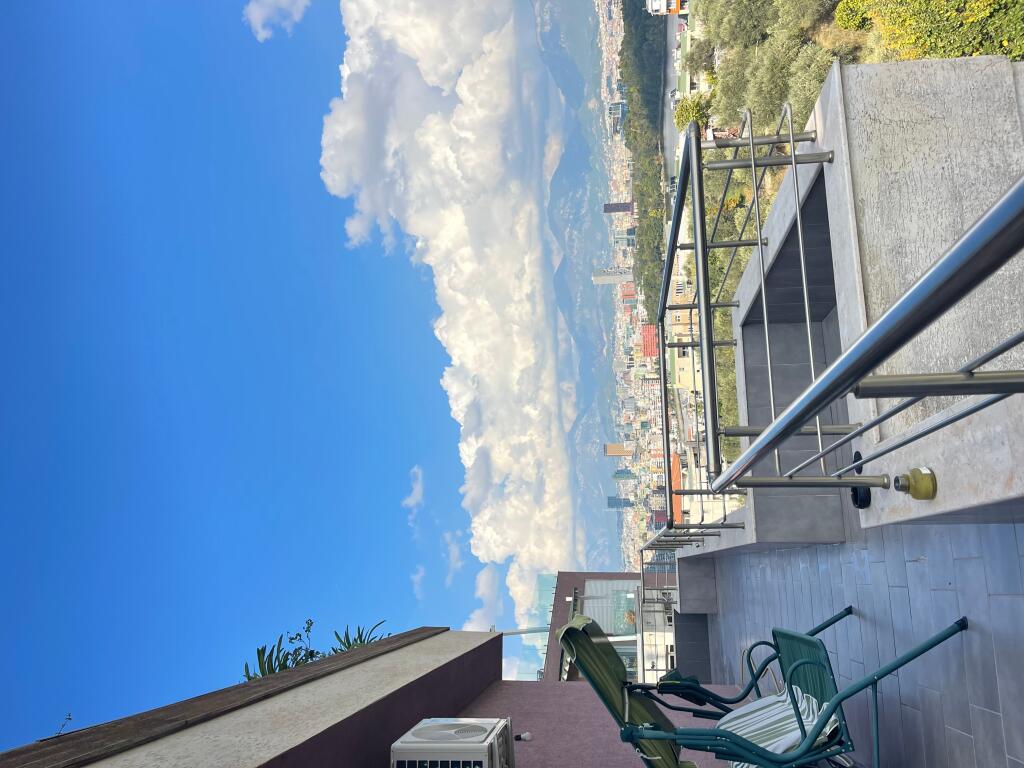 Appartamento di lusso 2+1 con balcone panoramico a 360 gradi presso il Lago Secco