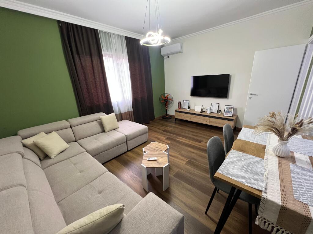 Apartament 2+1 per qira te Sheshi Willson