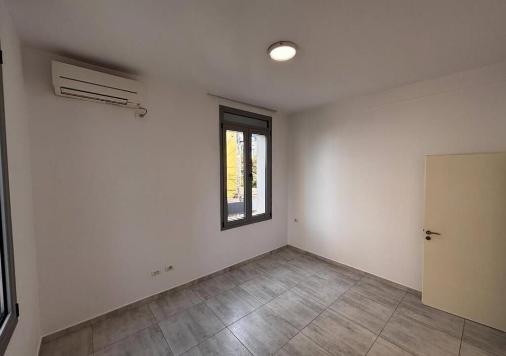 OFFICE FOR RENT - NEAR THE MEDRESEJA