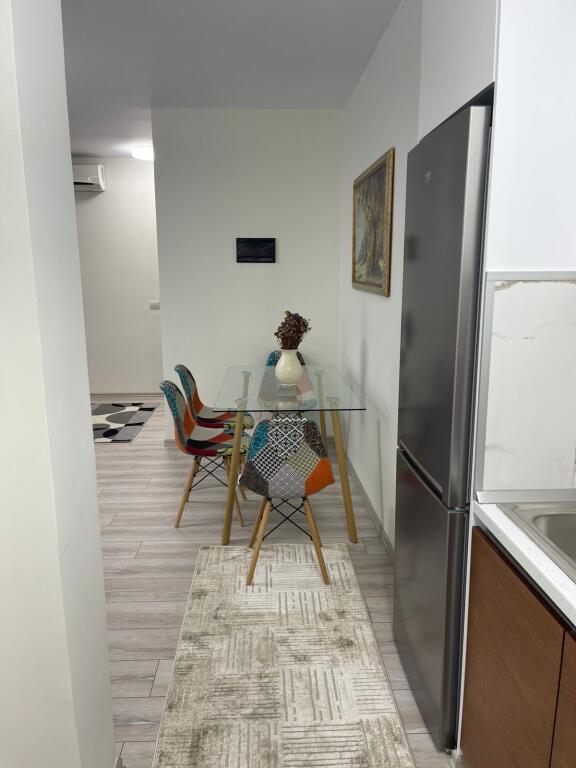 Apartament 1+1 me qira tek Rruga e Kosovareve