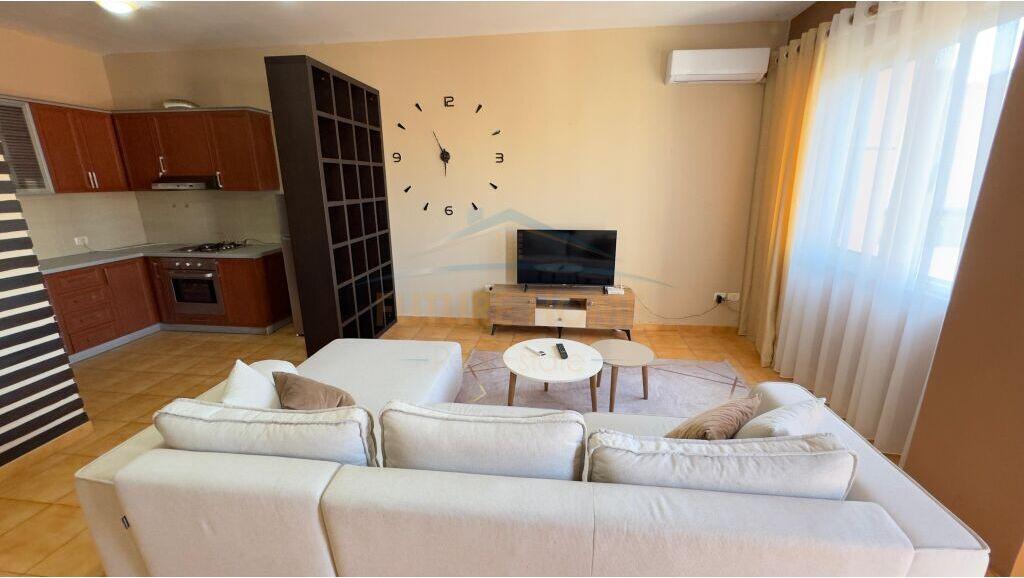Shitet Apartament 1+1+Post Parkimi, Rruga e Barrikadave