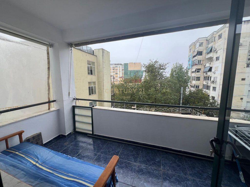 🏢 Jepet me Qira Apartament 1+1 – Bulevardi Zogu i Parë, tek New York