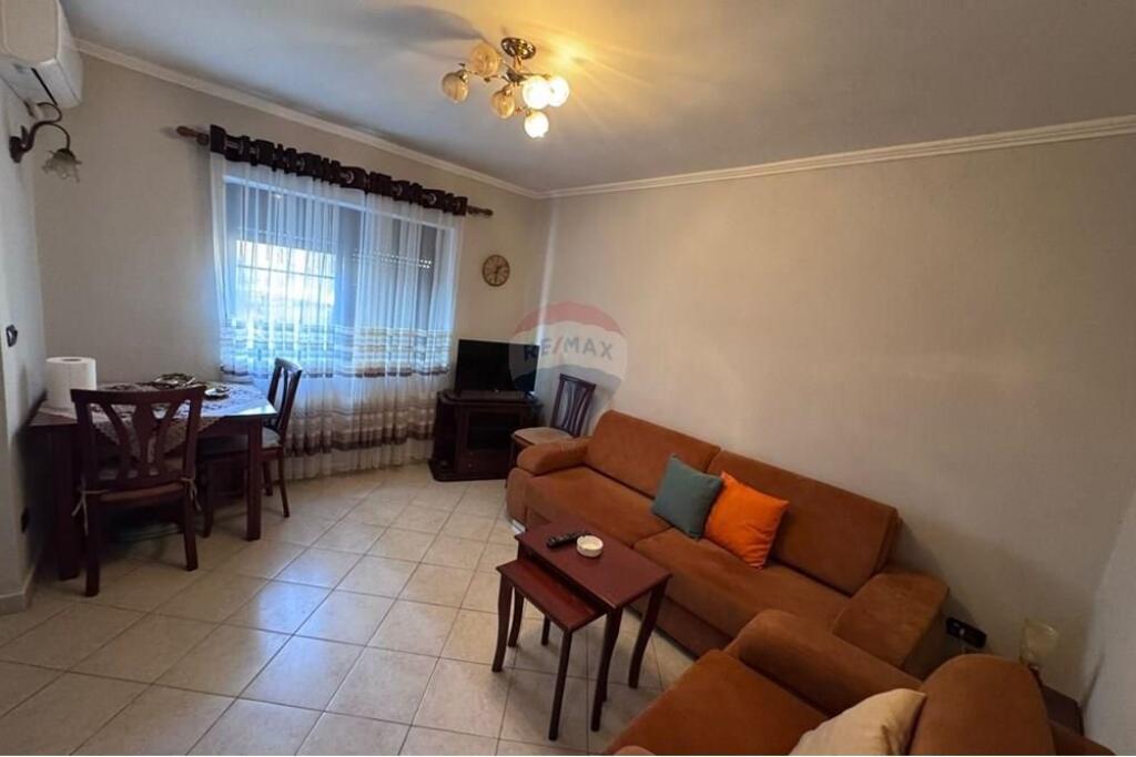 Brryl , APARTAMENT 1+1 PER QIRA