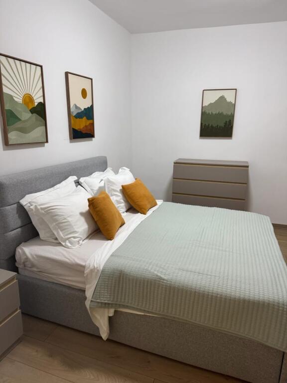 Apartament me qera 2+1 Kafe Flora