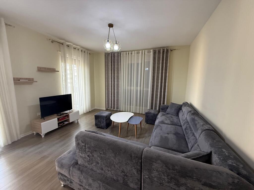 Jepet me Qira Apartament 2+1+2 në Don Bosko, tek Trio