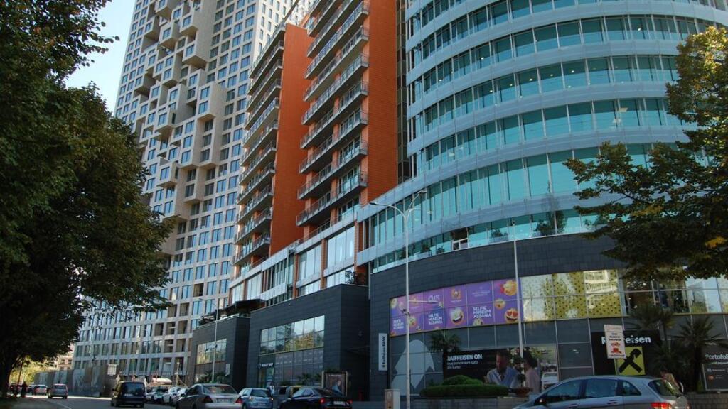 WE RENT SPACE - NEAR ETC
