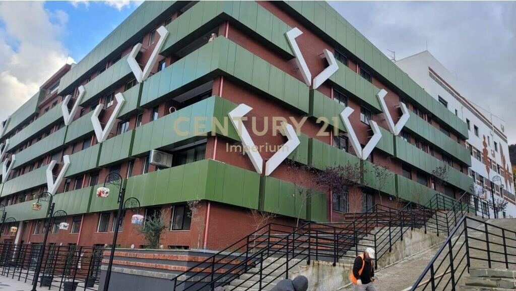 Shitet apartament 2+1+2 në “Kodra e Diellit 2”