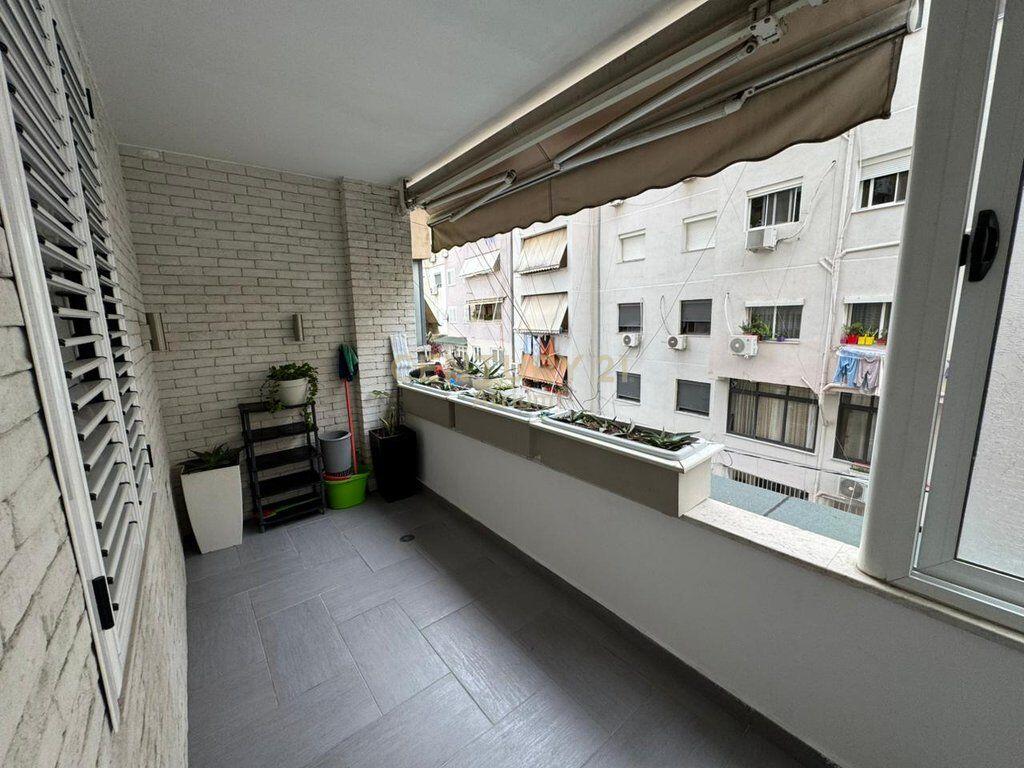 JAPIM ME QIRA APARTAMENT 2+1+BALLKON NE RRUGEN MINE PEZA !!! 1,000 € /Muaj
