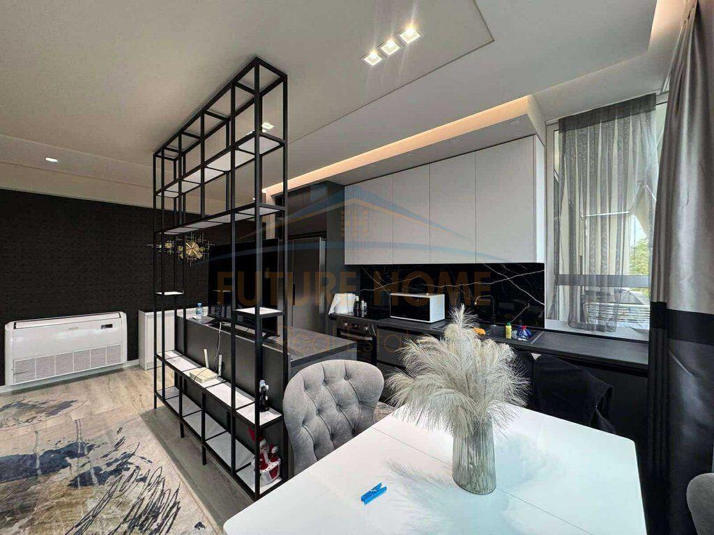 Shitet Apartament 2+1, Komuna e Parisit