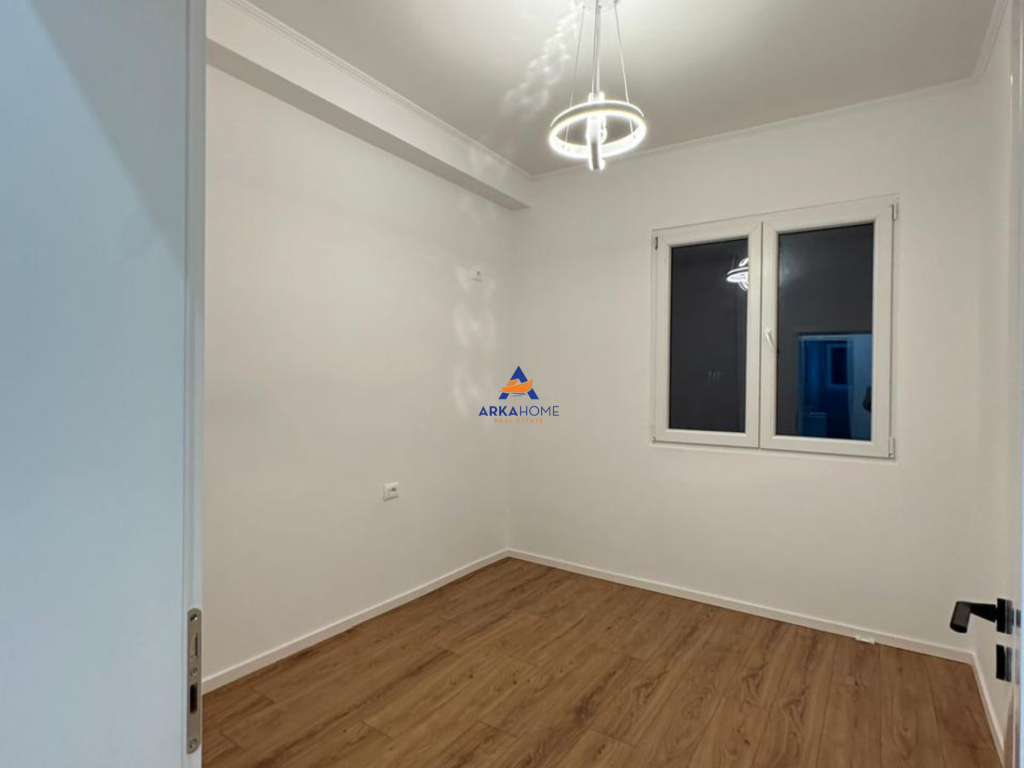 UFFICIO IN AFFITTO 2+1+2 BALCONI "COMUNE DI PARIGI" 750.000 LEKE