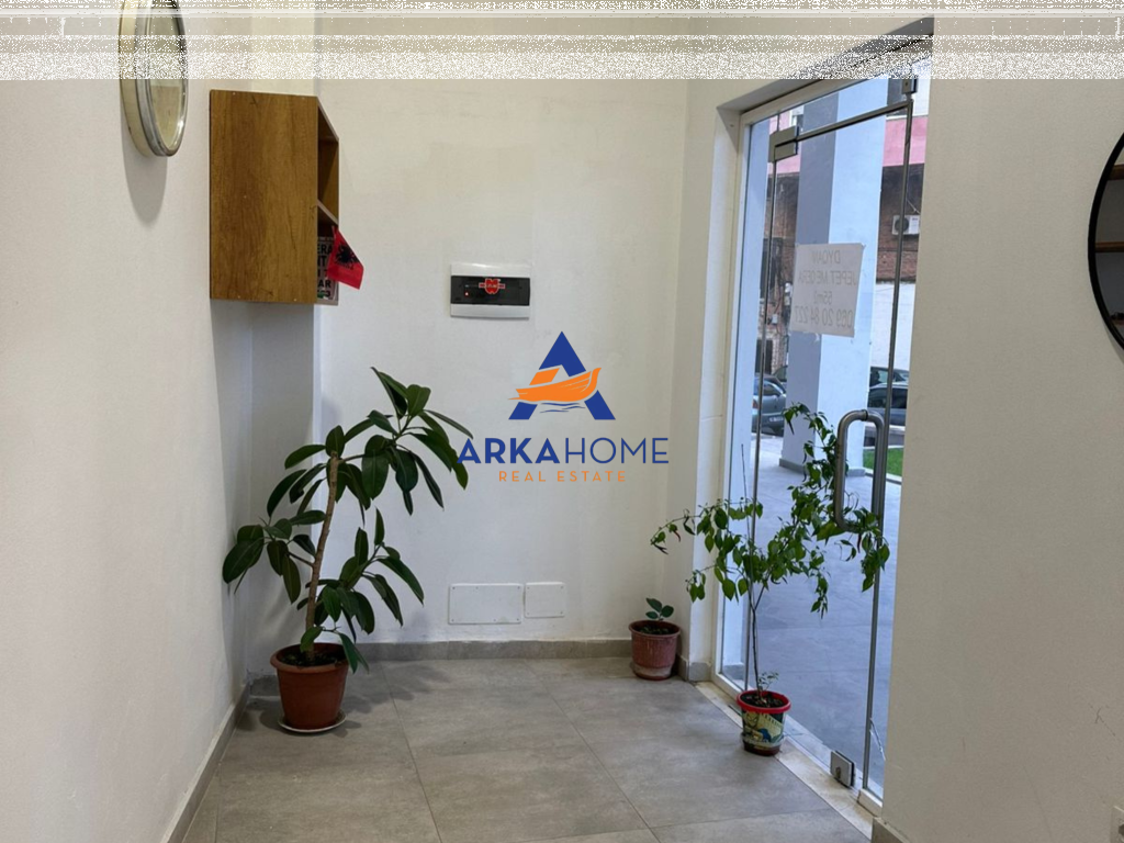 BUSINESS PREMISES FOR RENT 55M2 "RRUGA E BARRIKADAVE,QENDER" 600,000 LEKE