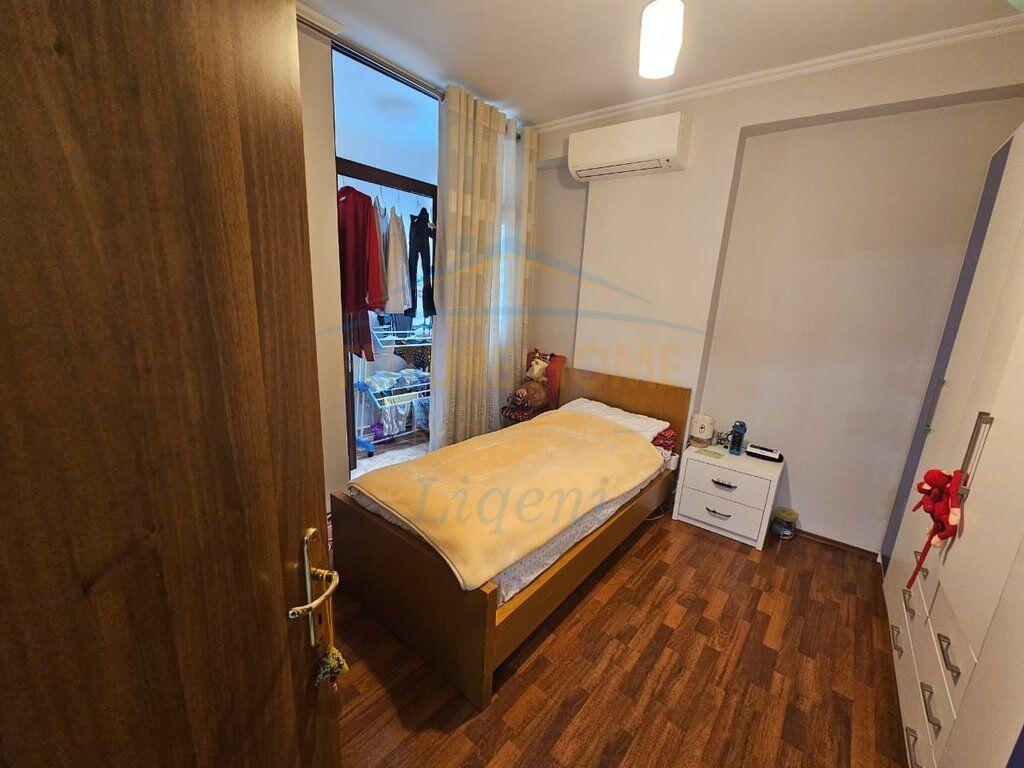 Shitet Apartament 3+1+2, Rruga e Kavajes