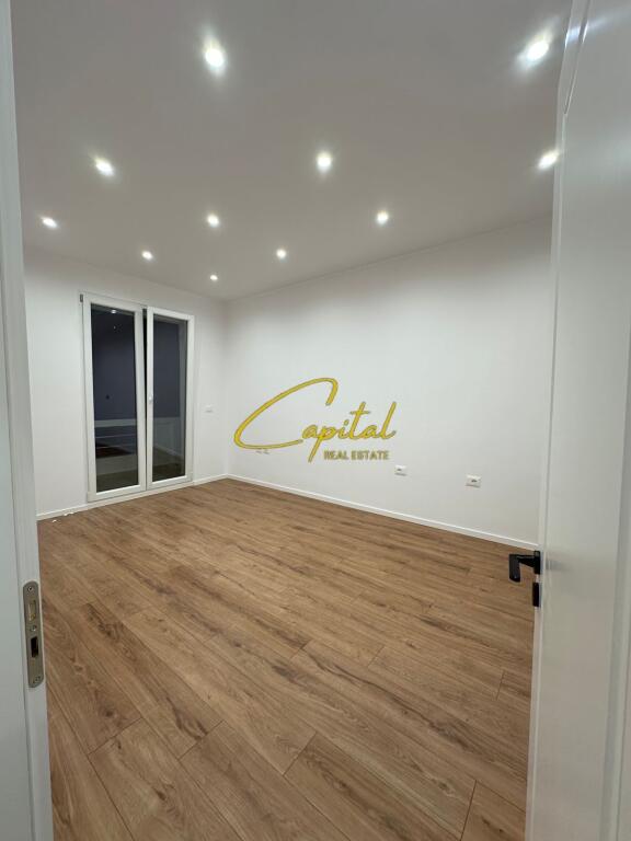 VENDESI APPARTAMENTO 2+1 VIA DURRESIT 168.000 EURO